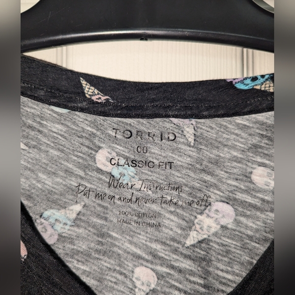 Torrid skull ice cream heathered black T-shirt size 00 - Picture 2 of 4